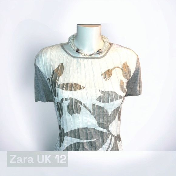 Zara Tops - Zara Tee silver print T-Shirt great w. jeans & blazer, stretchy fits sizes S M L